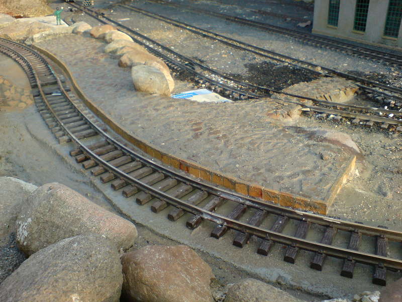 04.09 --- Bahnsteig der Pendelstrecke