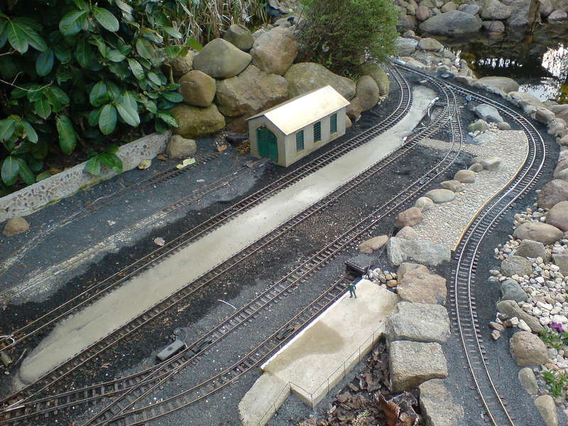 04.09 --- Bahnsteig im Bahnhof
