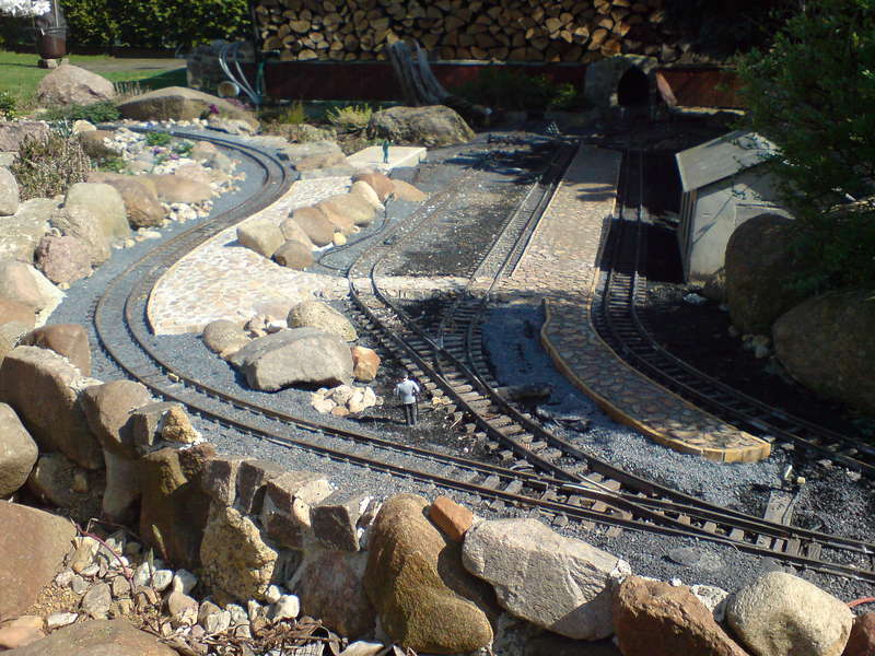 04.09 --- Bahnsteig im Bahnhof