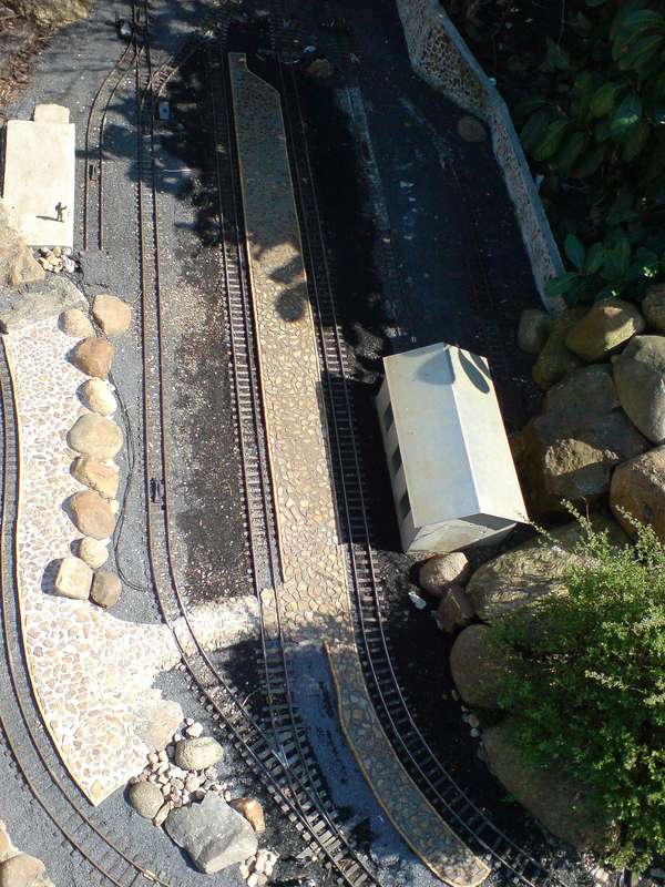 04.09 --- Bahnsteig im Bahnhof