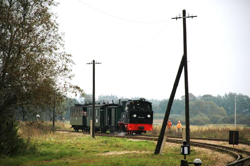 99 4511 mit Personenzug kurz vor Lindenberg