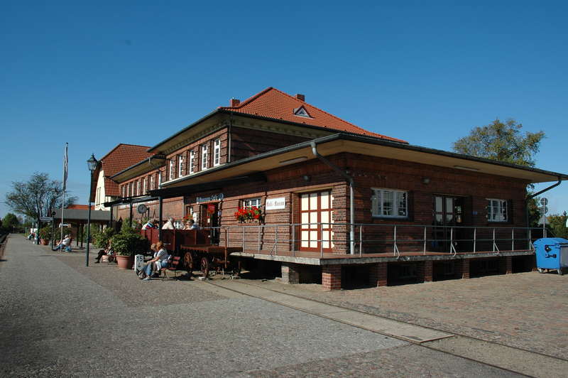 Bahnhofsgebaeude Kuehlungsborn