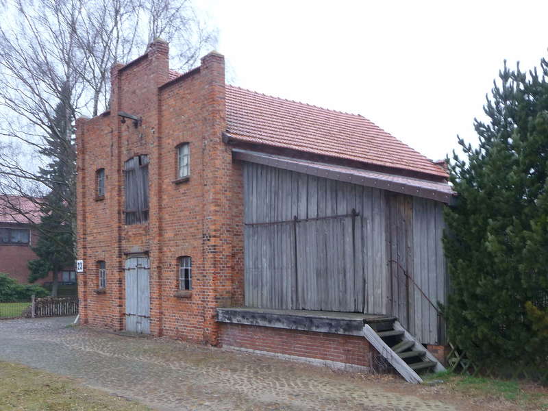 Rotstein Lagerschuppen 01