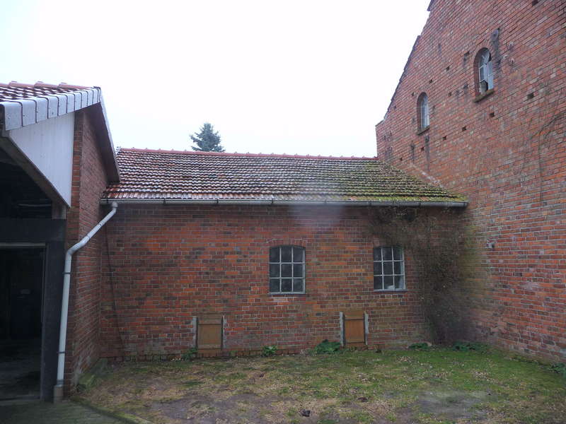 Rotstein Lagerschuppen 04