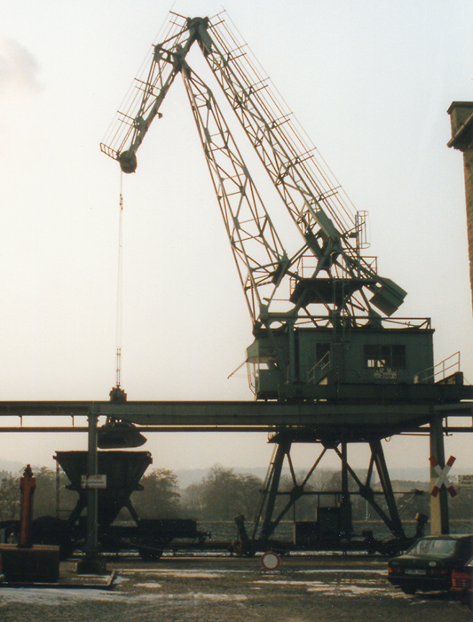 fahrbarer_Kohlentrichter_Wuerzburg_1991_008