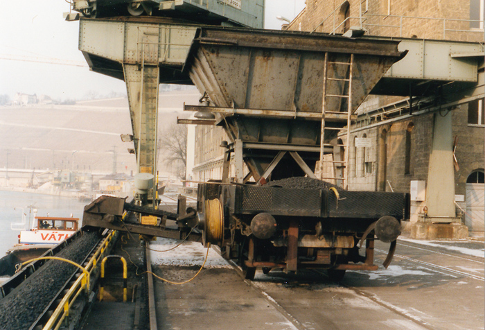 fahrbarer_Kohlentrichter_Wuerzburg_1991_011