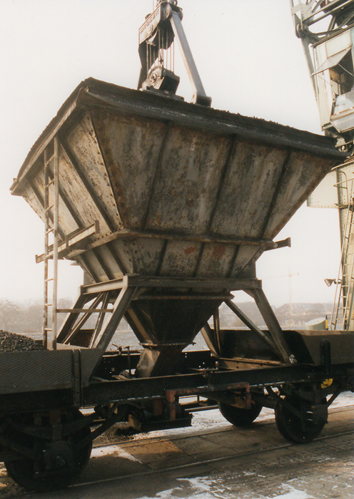 fahrbarer_Kohlentrichter_Wuerzburg_1991_013