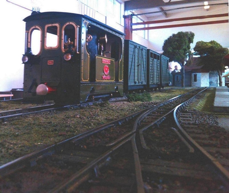 Backertje:_ Merstham_tram_model2012