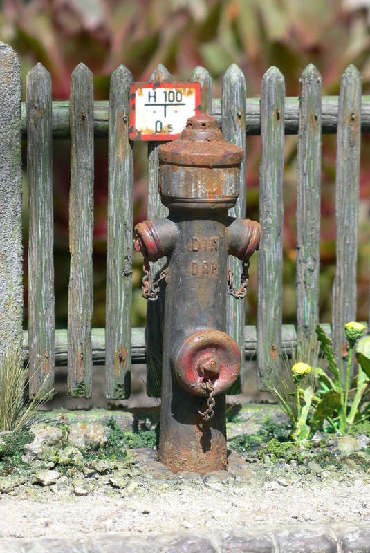 Hydrant am Zaun