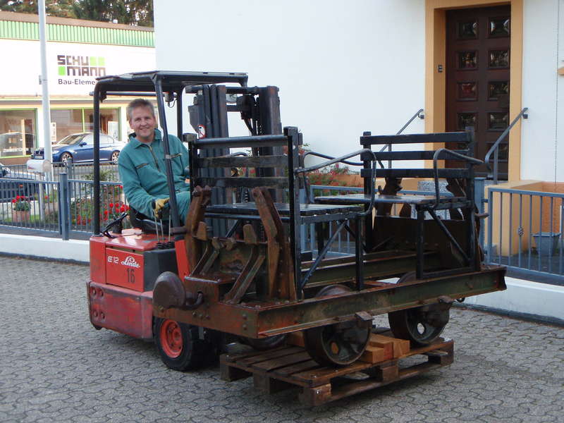 Altes auf neuem Flurförderfahrzeug