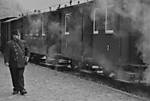 3560Pfingsten_Kleinbahn_2013_Schaffner_sw.jpg