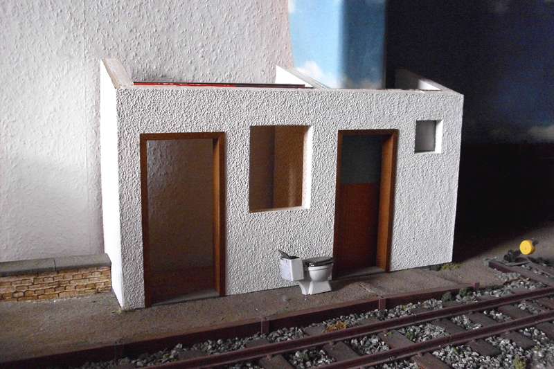 Museumsbahndiestgebäude mit WC