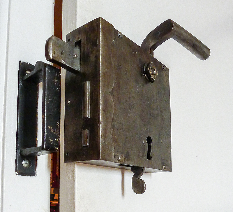 Altes_Tuerschloss_02