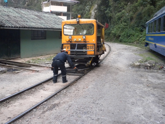 Aguas_Calientes_Arbeitswagen_Bahnklein