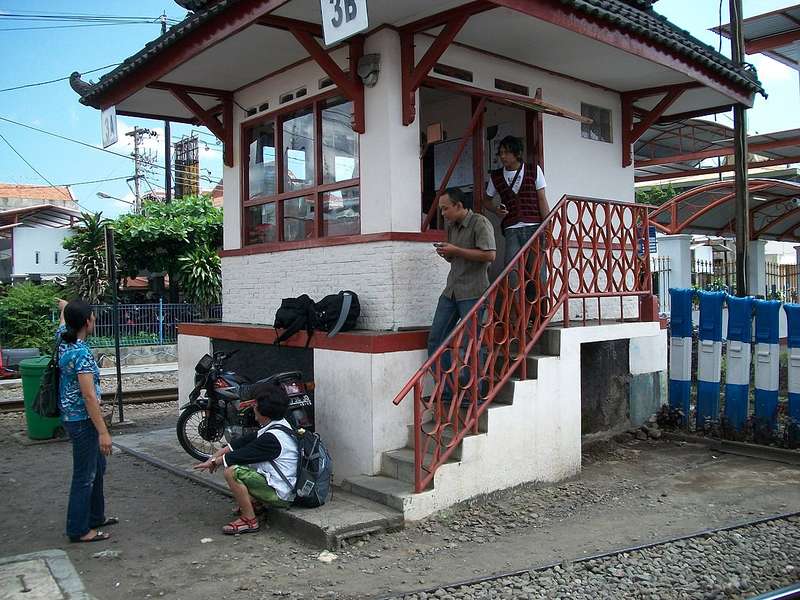 20100412-035a Yogya Tugu Stasiun