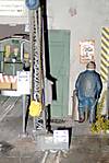 4670r_hrich_schild_an_wand.jpg