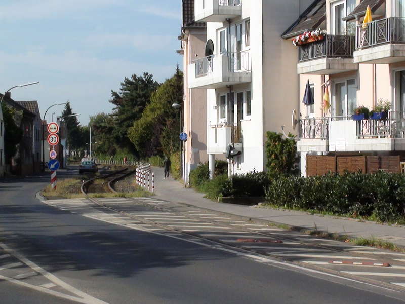 Haus mit Bahnübergang