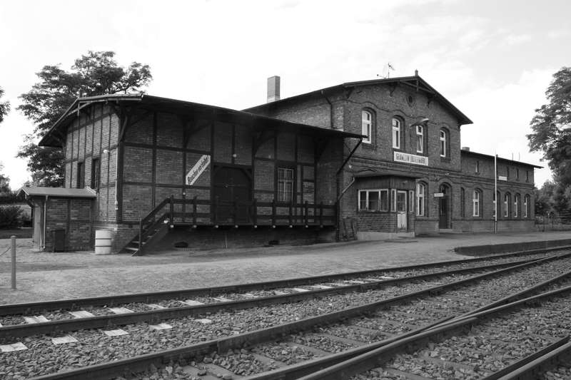 Bahnhof in s/w
