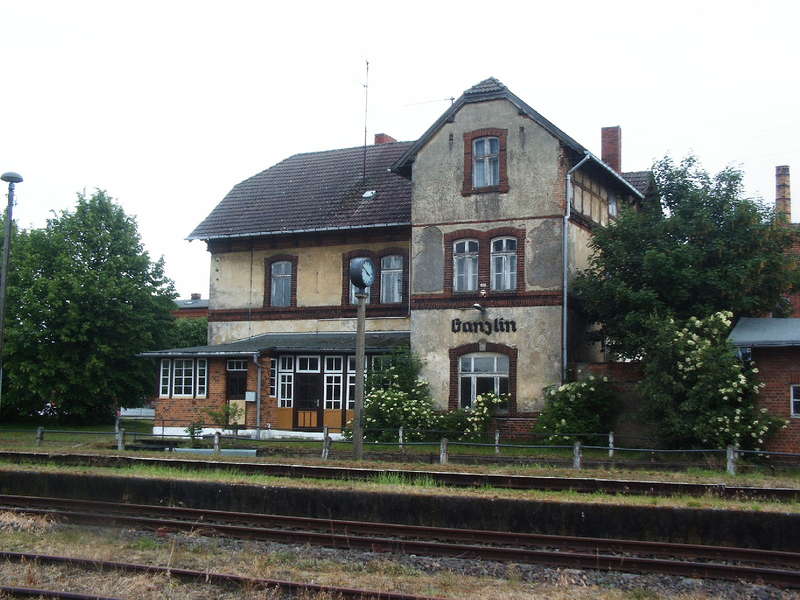 Bahnhofsgebäude Ganzlin 1