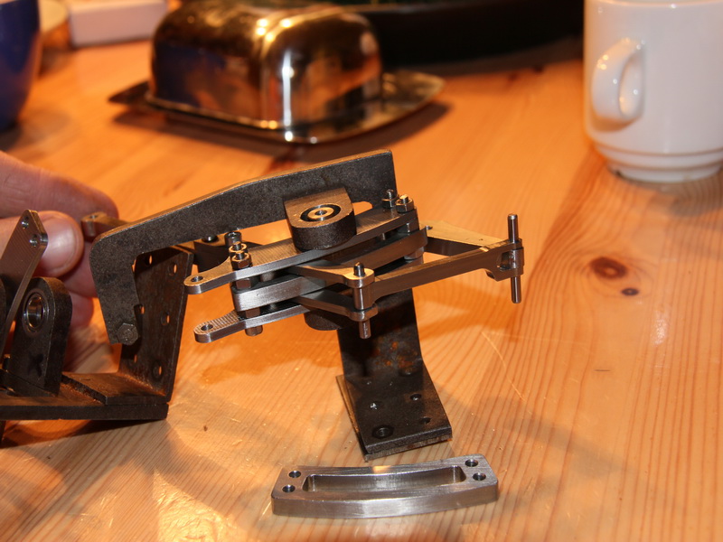 043_Schwinge_montiert_02