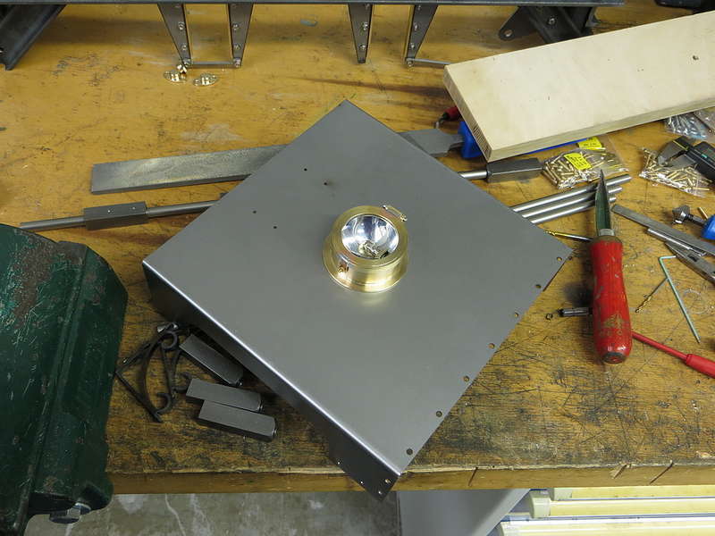 0018_Lampe_auf_Frontblech