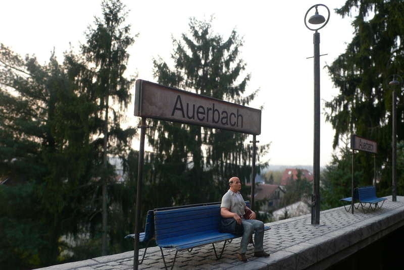Bank auf Bahnsteig