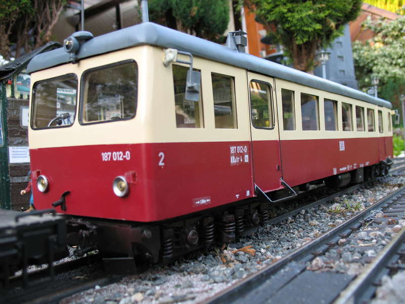 187 012
