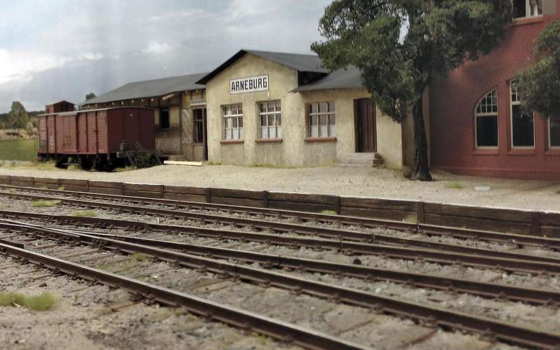 GS und Empfangsgebäude in Arneburg