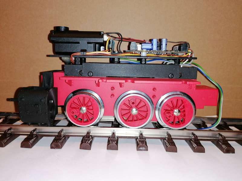 Bild 21: Fahrwerk und Elektrik. Seitenansicht