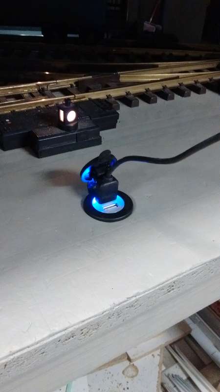 USB-Ladebuchse (Kfz) im Schattenbahnhof