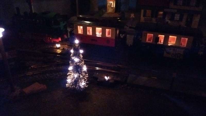 Weihnachtsbaum am Bahnhof Rosenbach